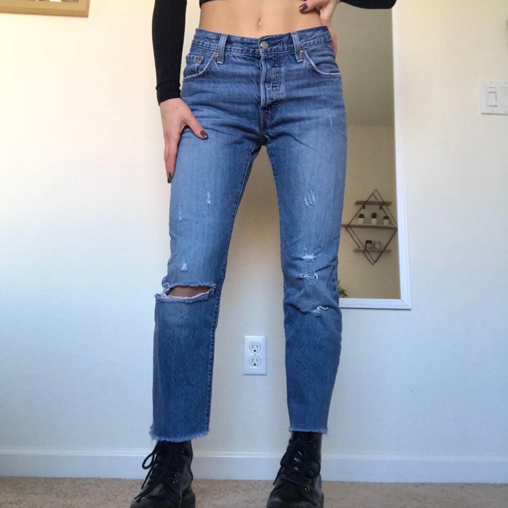 Vintage Levi’s Medium Wash Jeans - Sz 25 x 32